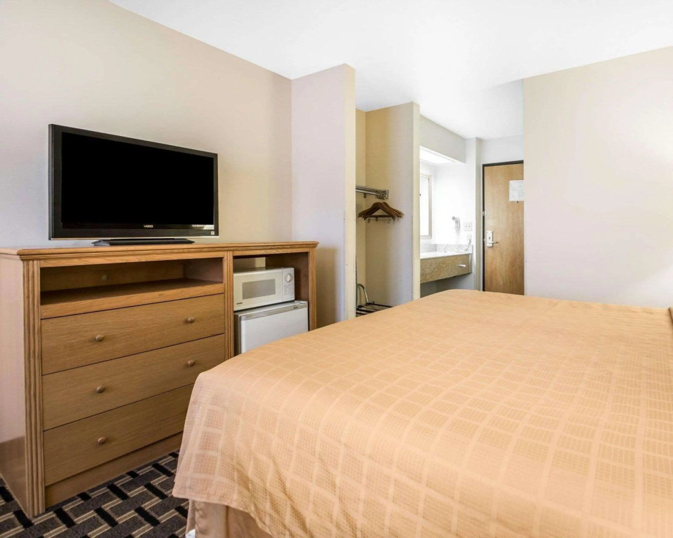 Quality Inn Mauston I-90