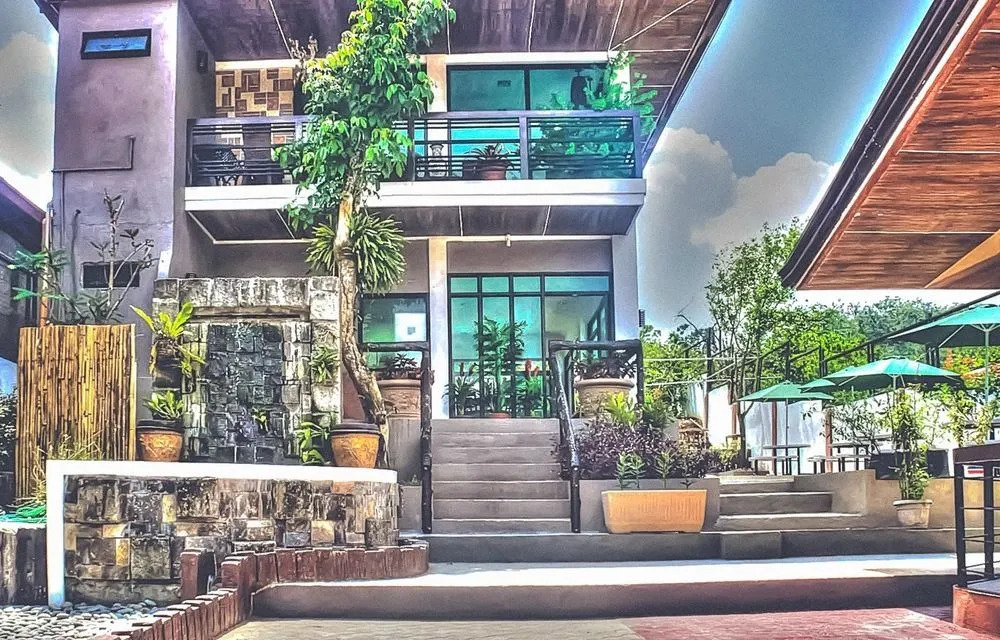 St. Louie Terraces Lodging House