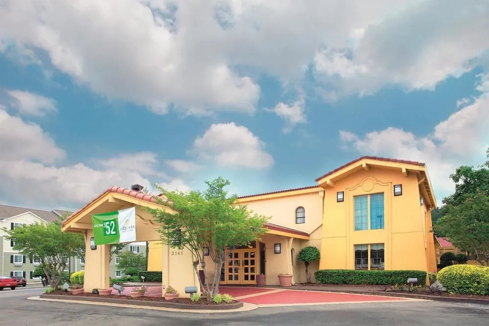 Days Inn & Suites Huntsville