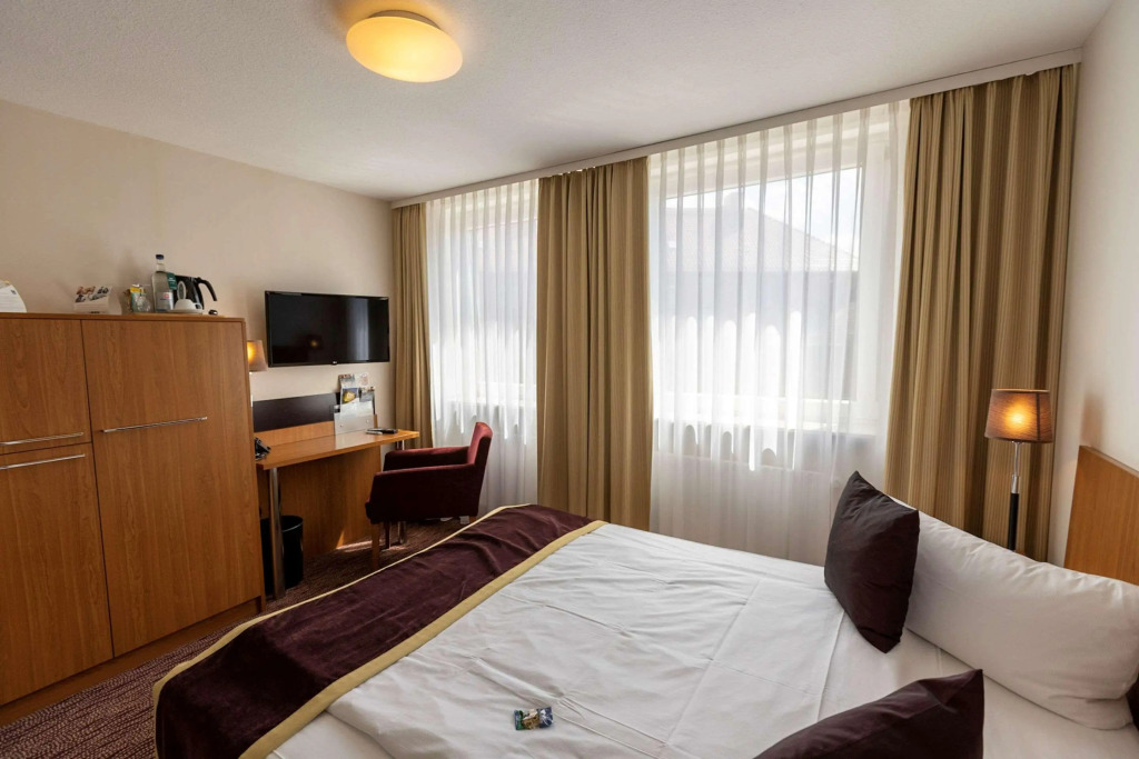 Comfort Hotel tom Kyle