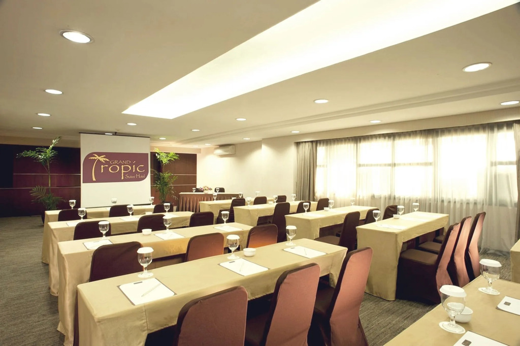 Grand Tropic Suites Hotel