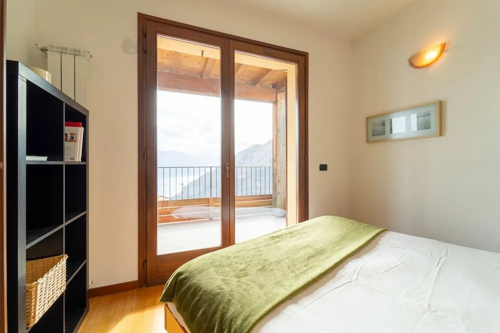 Willow Apartment With Lakeview by Wonderful Italy