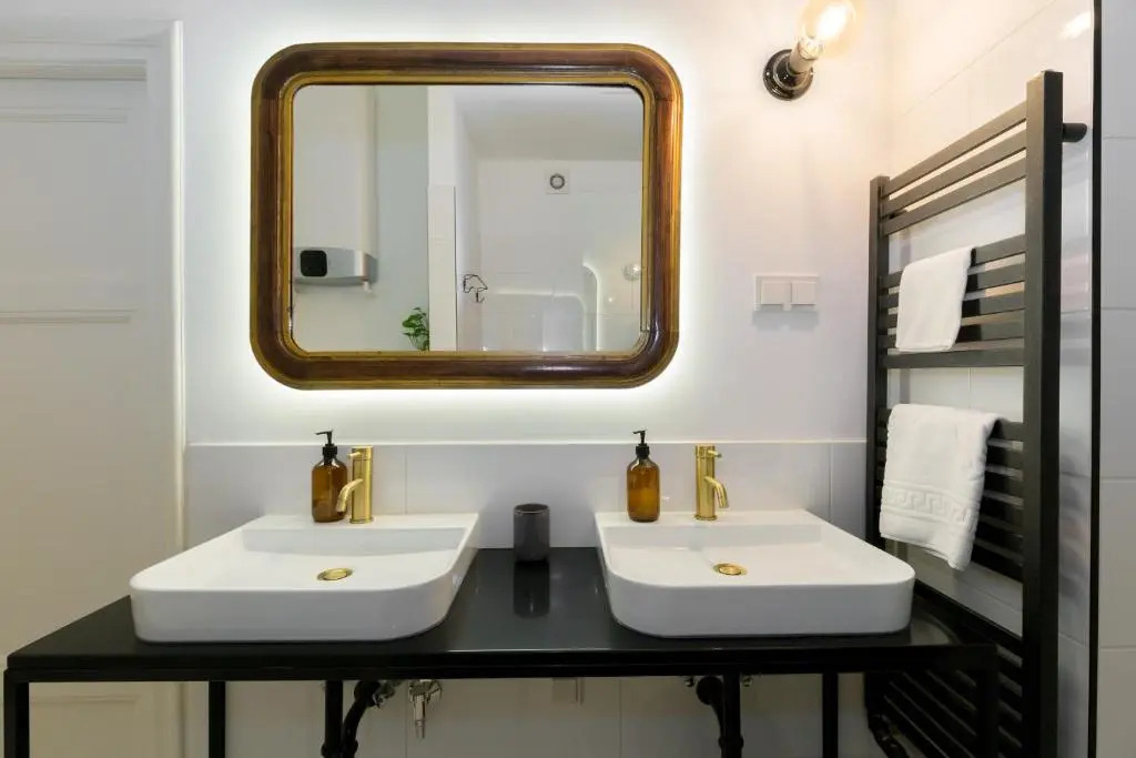 Style & Harmony in The Absolute Center of Budapest