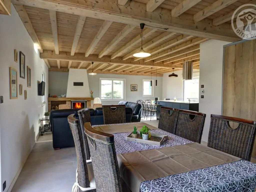 Maison lumineuse avec jardin clos et cheminée, idéale pour familles et amis - FR-1-496-195