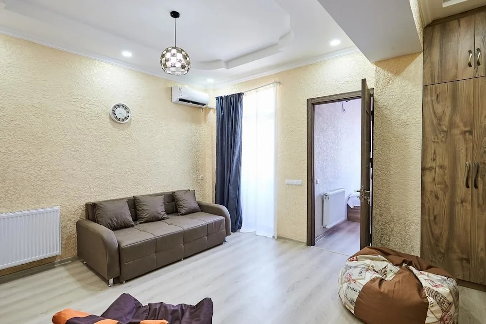 Flat 013