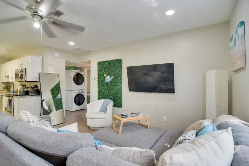 4 Mi to Dtwn: Pet-friendly Tampa Retreat
