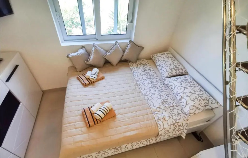 Beautiful Apartment in Utjeha With Wifi