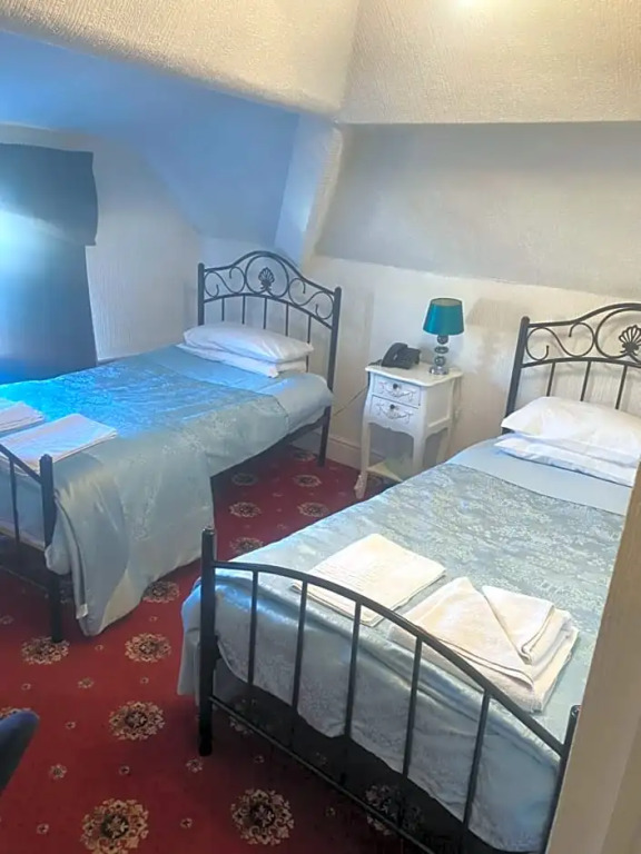 Parlors Hall Hotel
