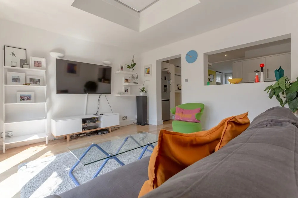 2 Bedroom House With Garden in Tooting
