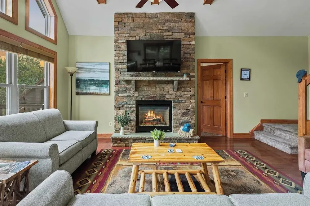 Sleeps 18 Lake Access, Game Room, Close to Skiing Otter Banks by Avantstay