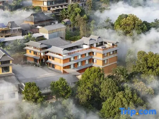 Sea of Clouds at Sun | Leisure and Holiday Courtyard