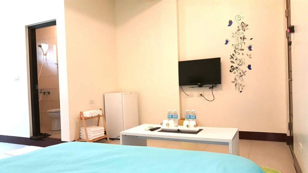 Small Wide Home