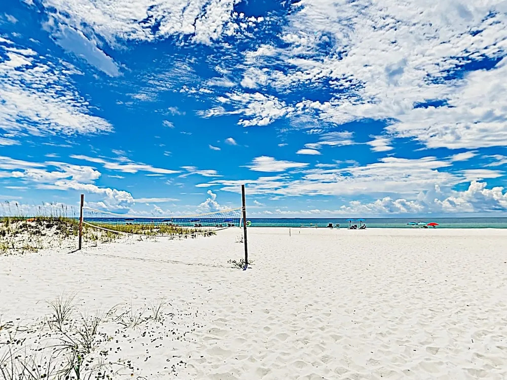 New Listing! Beachfront Gem W/ Pools & Docks 2 Bedroom Condo