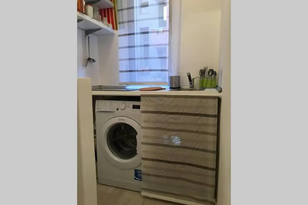 Superb White Flat