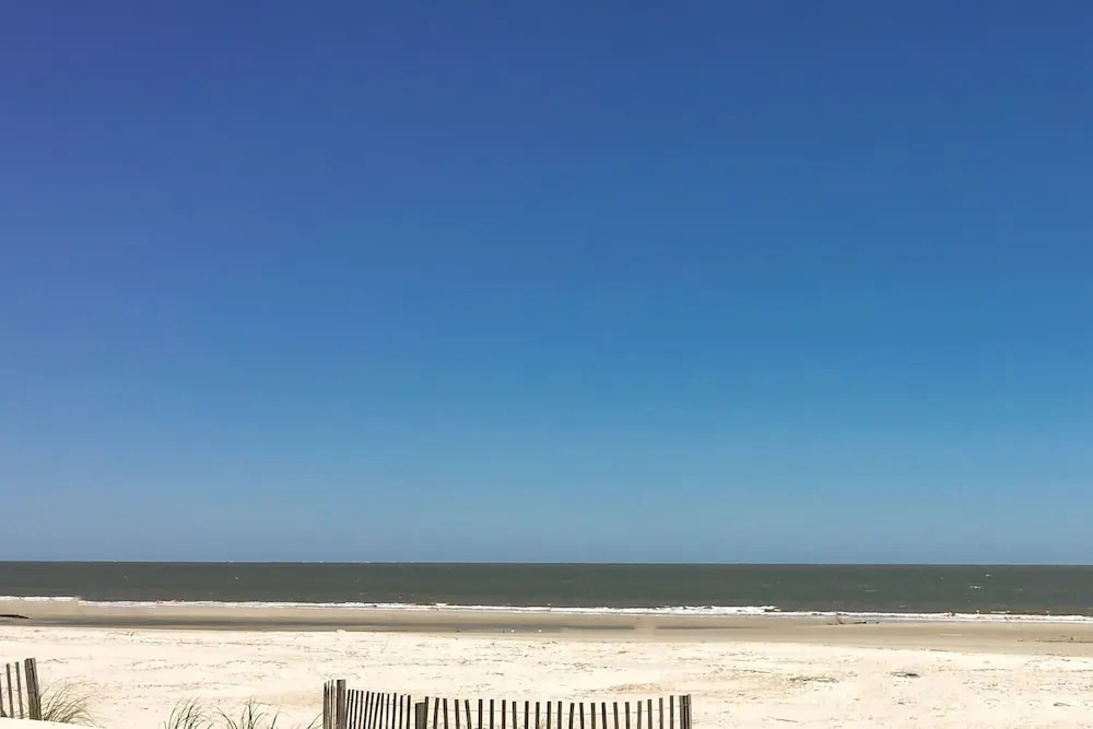 Coligny Plaza W/ Rooftop Pool, Walk To Beach 2 Bedroom Condo