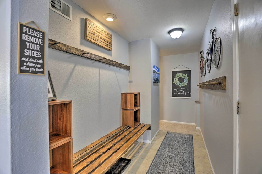 Ski, Shred & Tube: Mtn-view Condo in Silverthrone!