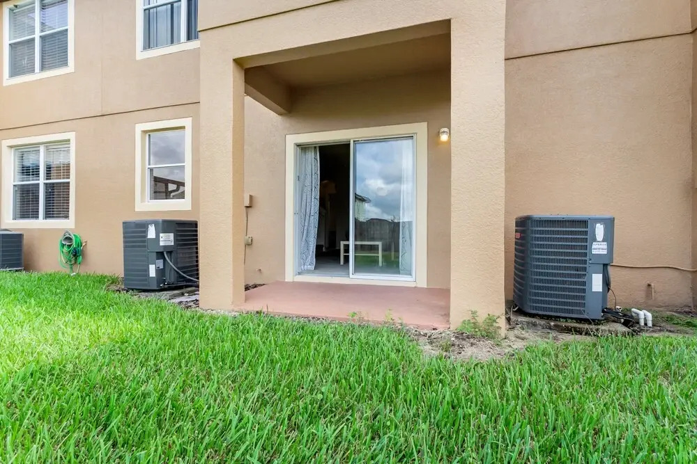 Calabria Villa Regal Palms 4