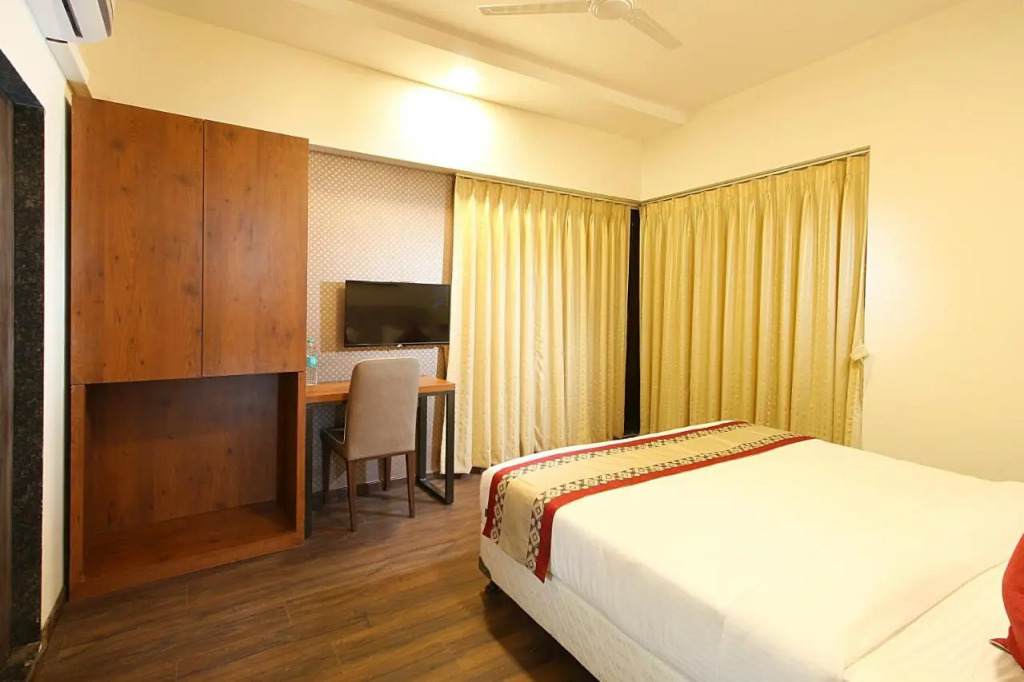 Mumbai House Luxury Apartments, Santacruz East