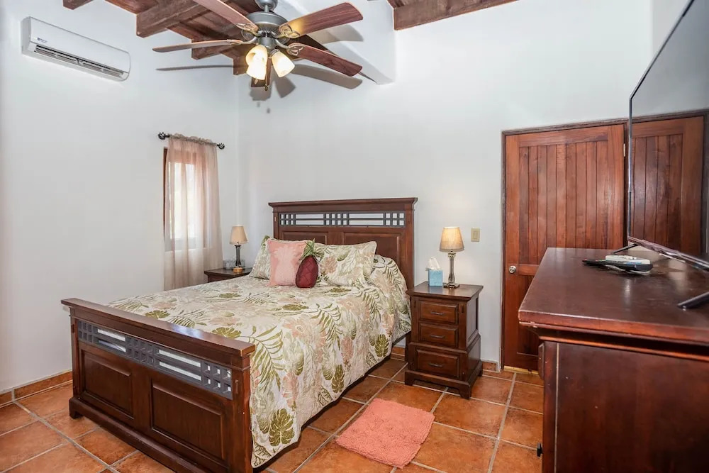 Gecko Getaway 2 Bedroom Condo by RedAwning