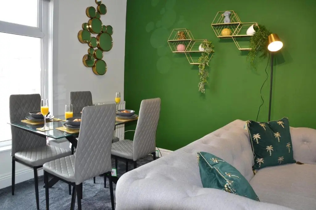 Oak Tree Boutique Apartment - 2 Bedrooms Apartment - Stayseekers