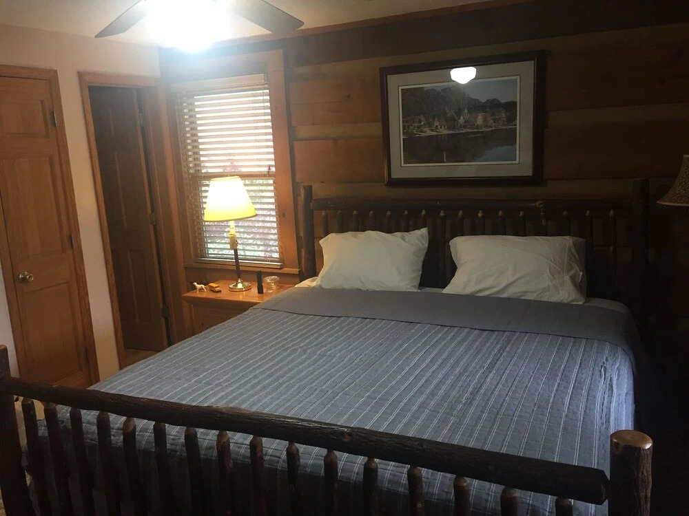 Timber Ridge #2 3 Bedrooms 2 Bathrooms Cabin