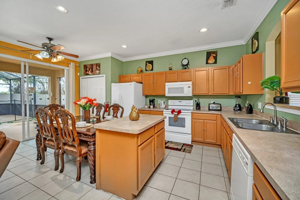Solana Pool Home in Davenport FL