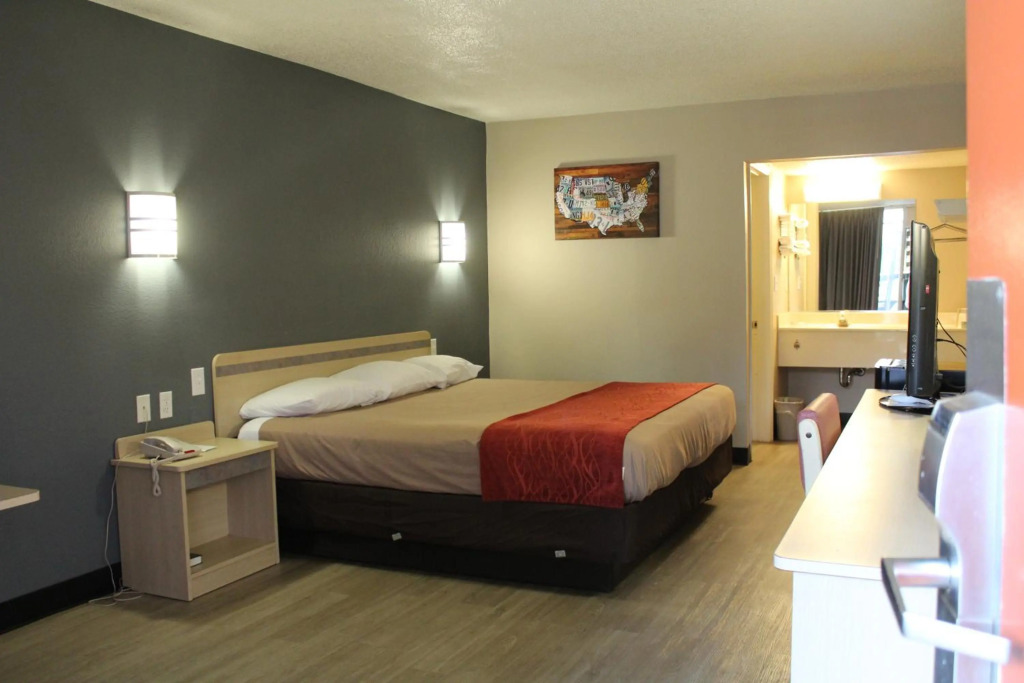 Econo Lodge Paducah West I-24