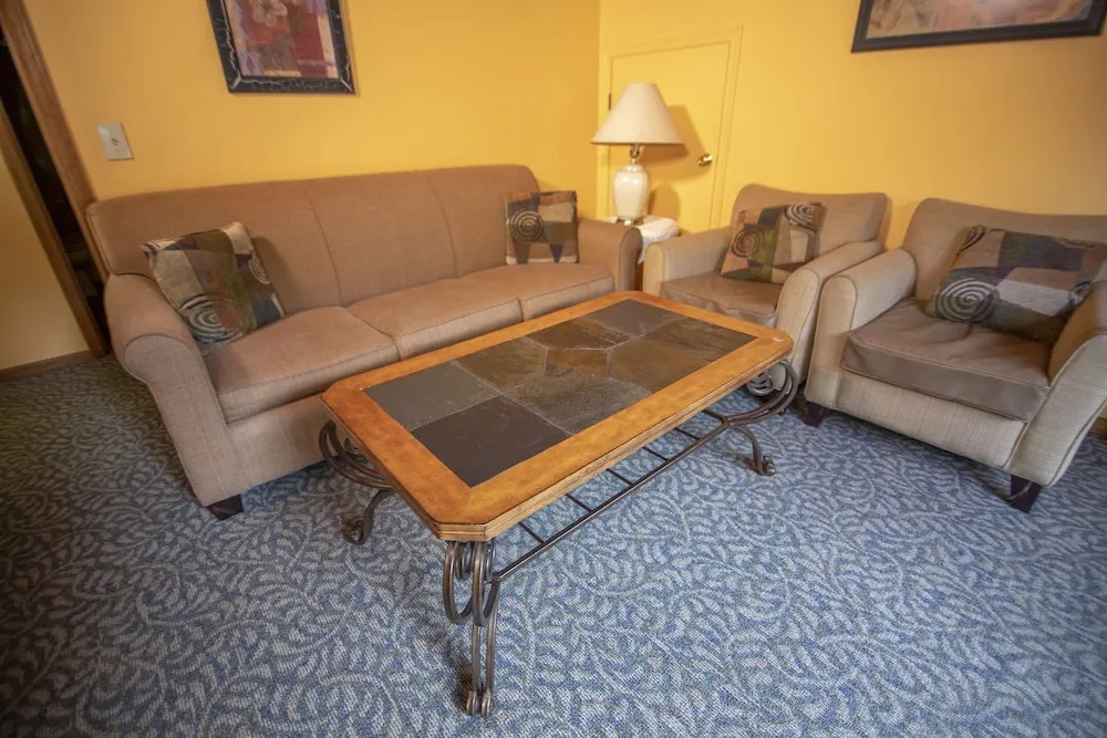 Ridges Inn & Suites