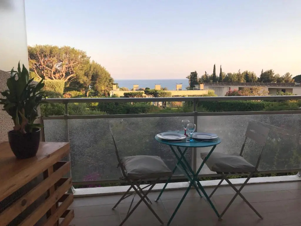 Appartement vue mer et terrasse quartier calme à La Ciotat