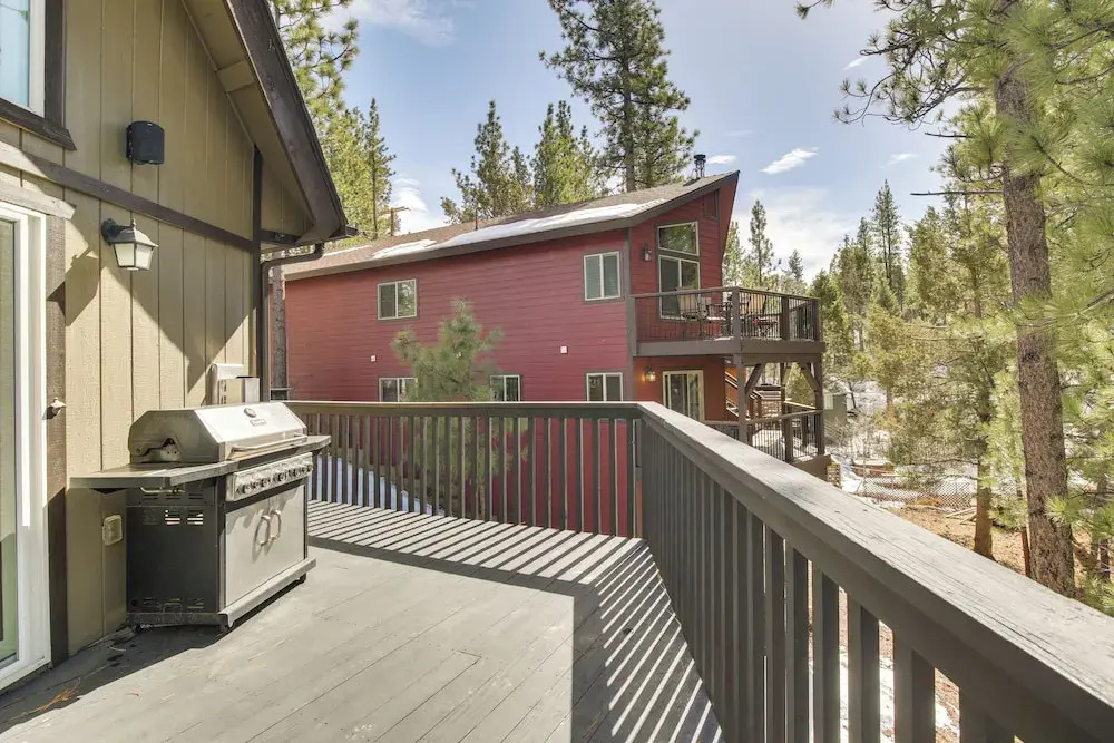 Serene Big Bear Retreat w/ Hot Tub + Game Room!