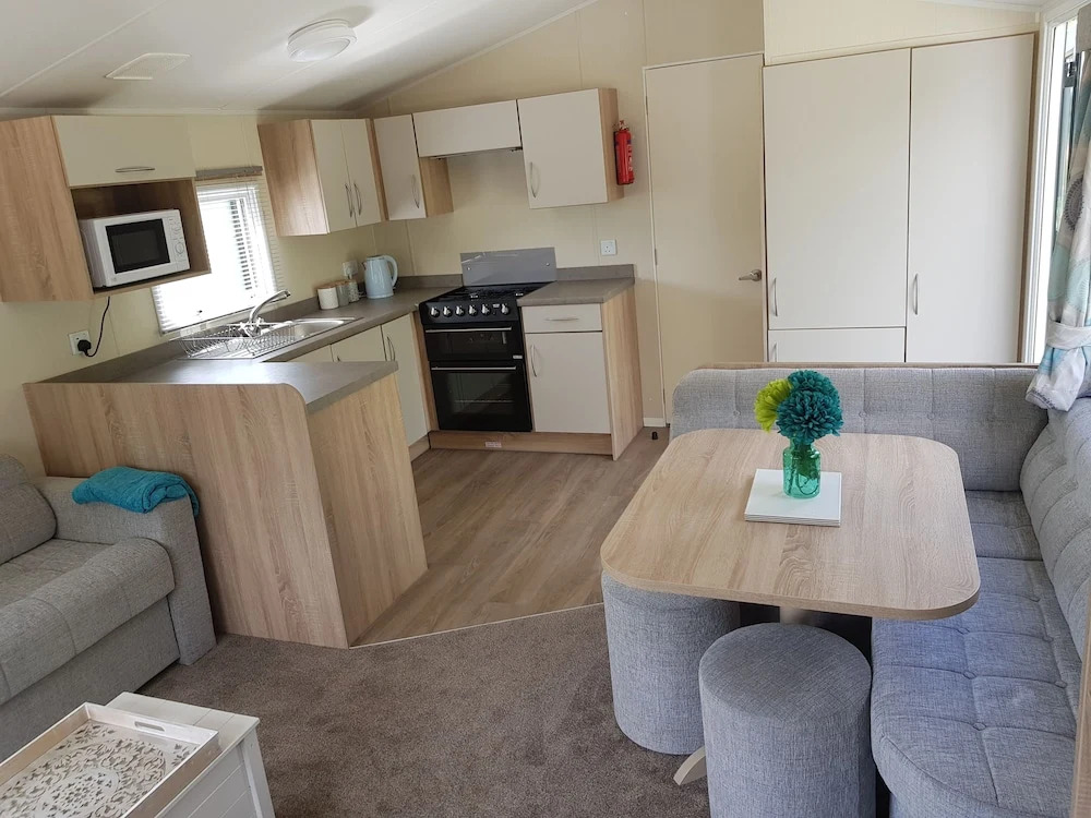 Caravan - Sleeps6-Pet friendly-Parking Available