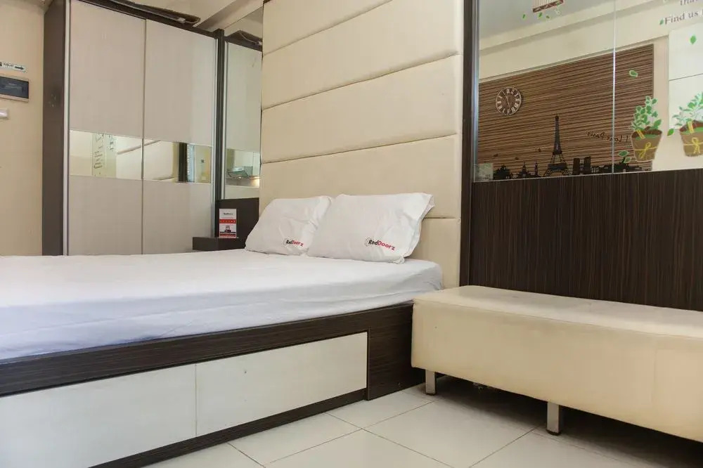 RedDoorz Apartment @ Manyar Street