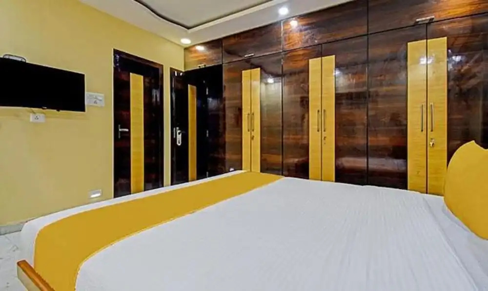 Goroomgo Town Inn NewTown Kolkata