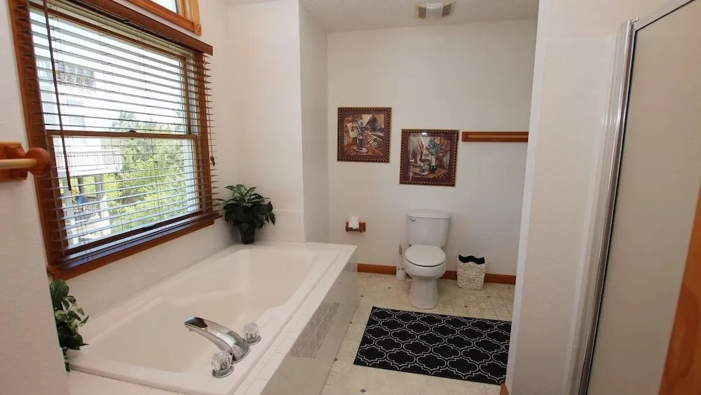 Seaside Manor - 5 Br Home