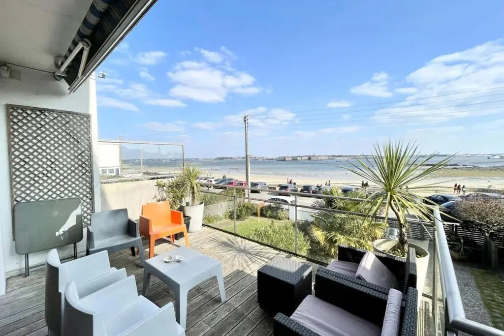 LUXURY T3 neuf de standing Front de mer vue 180