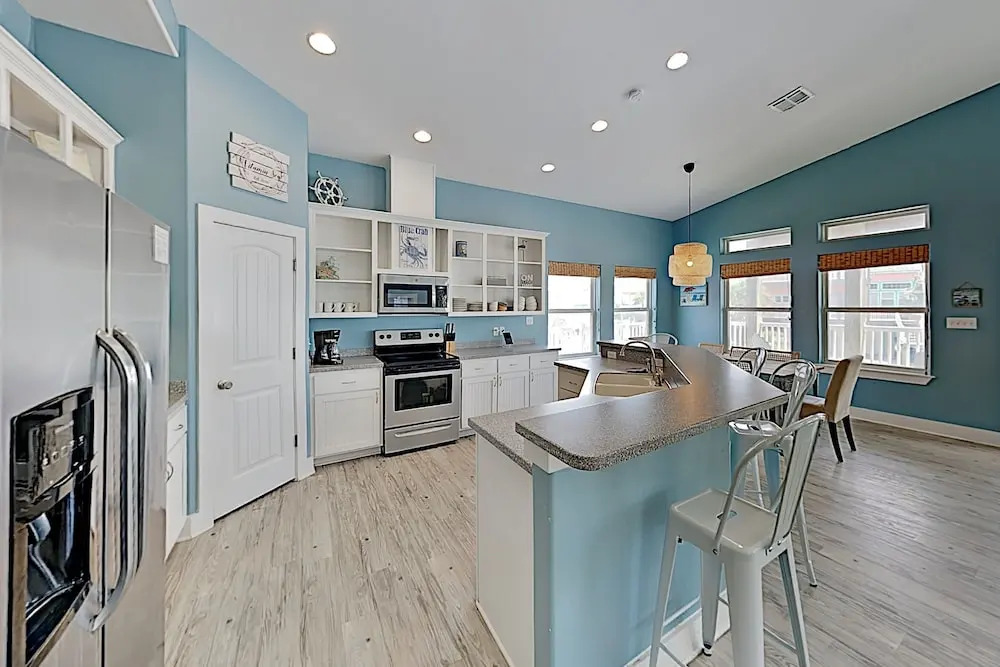 Coastal Getaway - Pool & Gulf Views, Walk To Beach 5 Bedroom Home