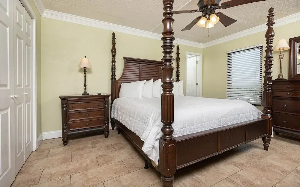 Island Winds East 811 3 Bedroom Condo