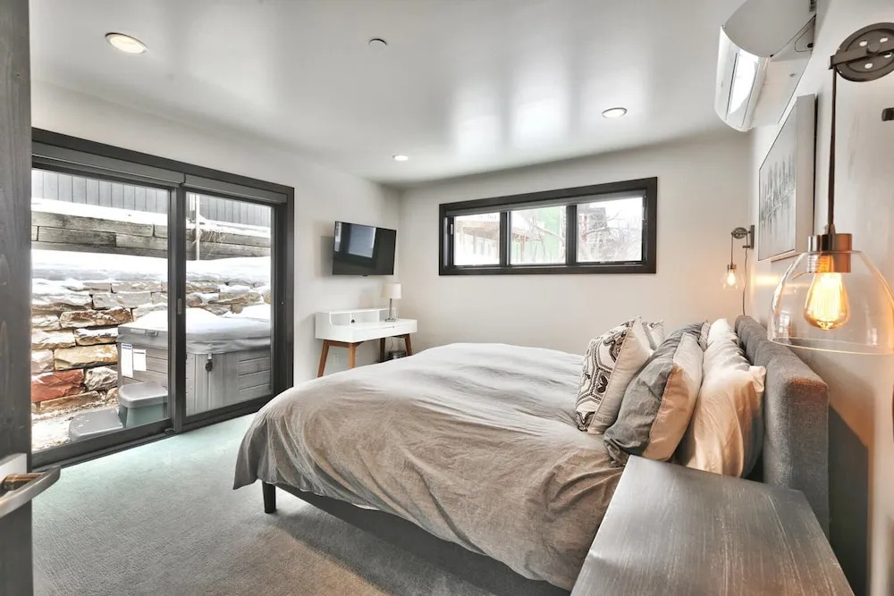 Pinetree by Avantstay Modern Park City Getaway w/ Patio & Balcony