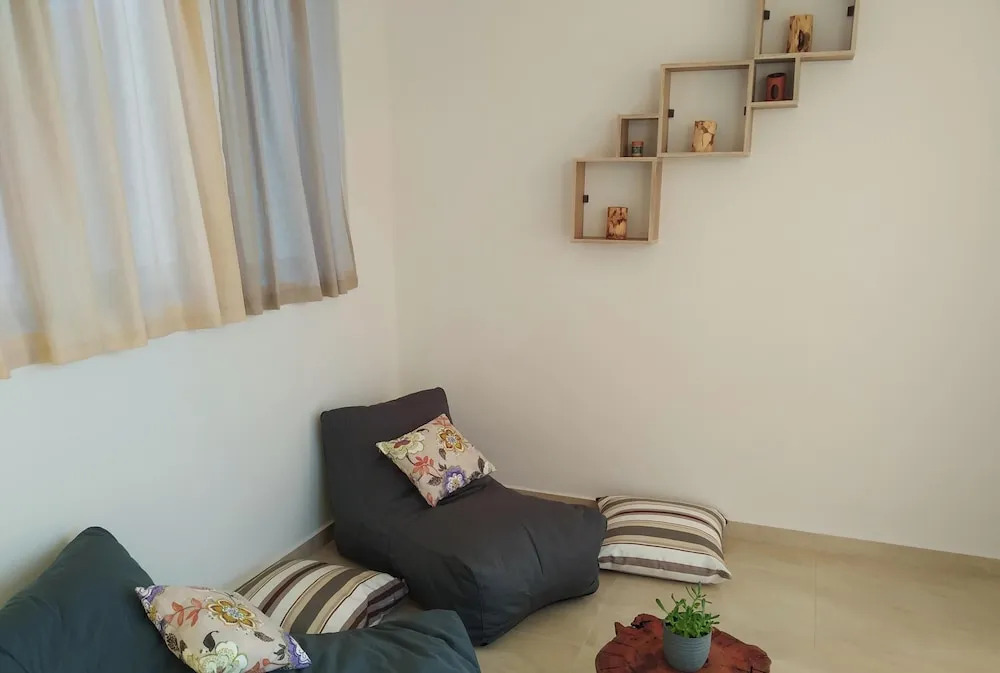 Fotakis Home - Comfortable Newbuilt 2 Bedroom Home, 20 Meters from the Sea