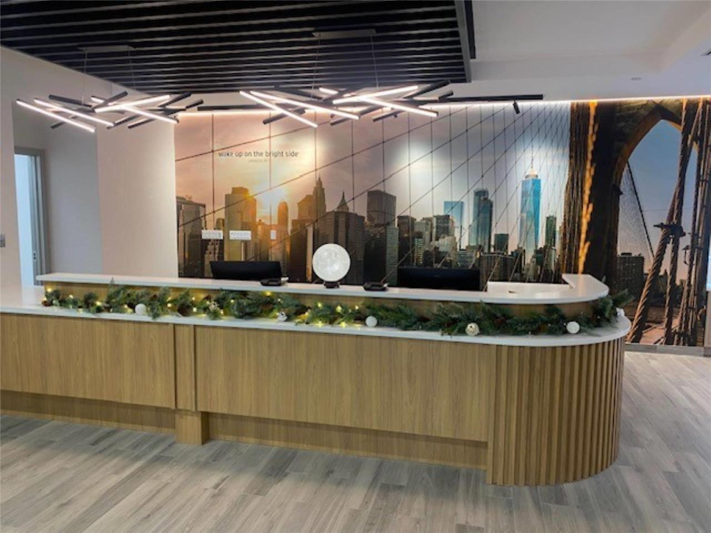 La Quinta Inn & Suites By Wyndham Queens NYC JFK AirTrain