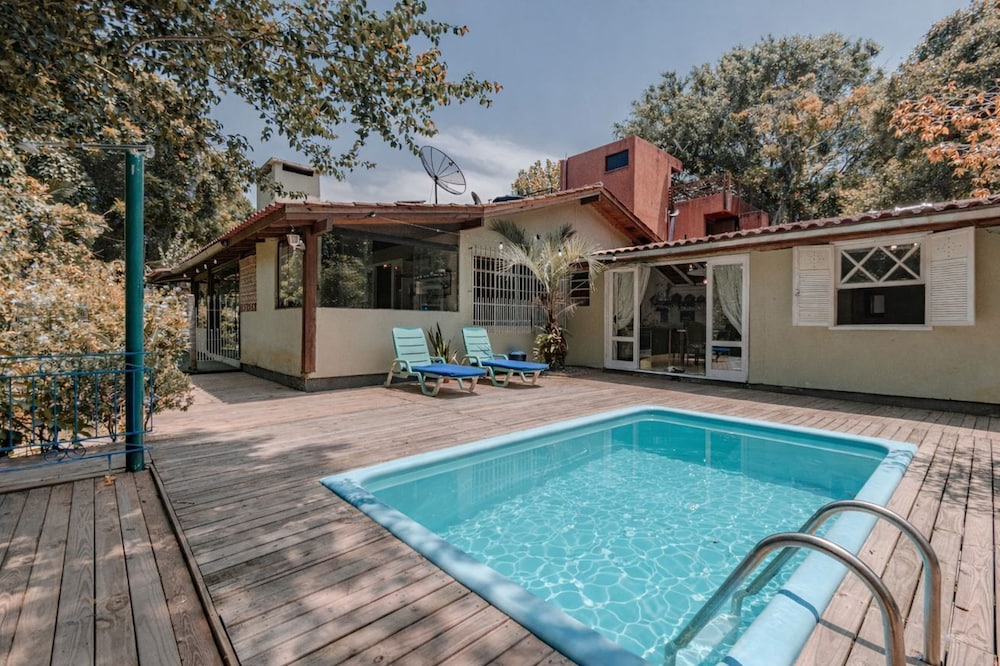 Casa em Condom nio com Piscina e rea Gourmet