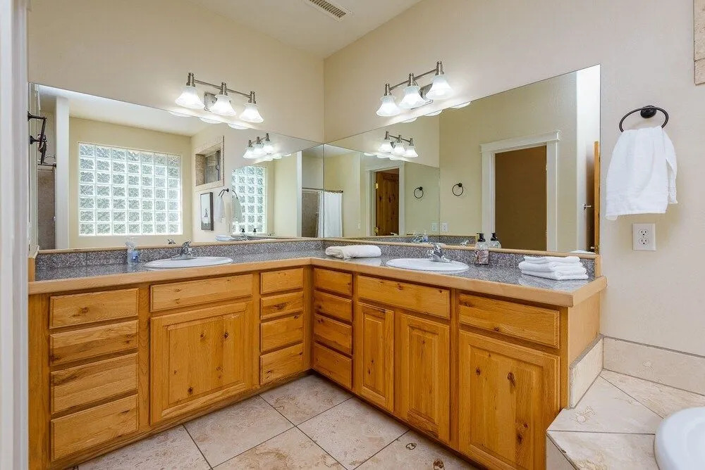 Ponderosa Retreat 4 Bedroom Home by Redawning