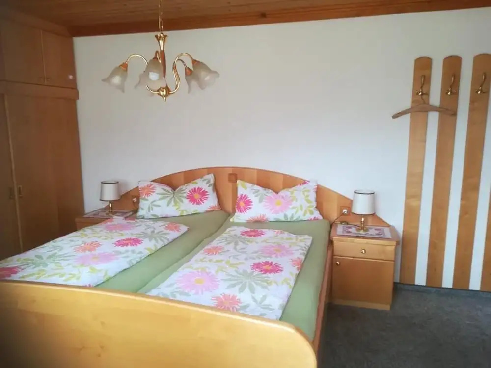 Charming Apartment in Goldegg, Austria - Mountain Views & Private Entrance