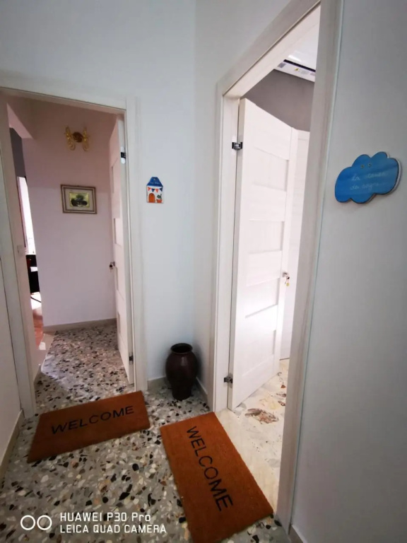 LARENA ROOM