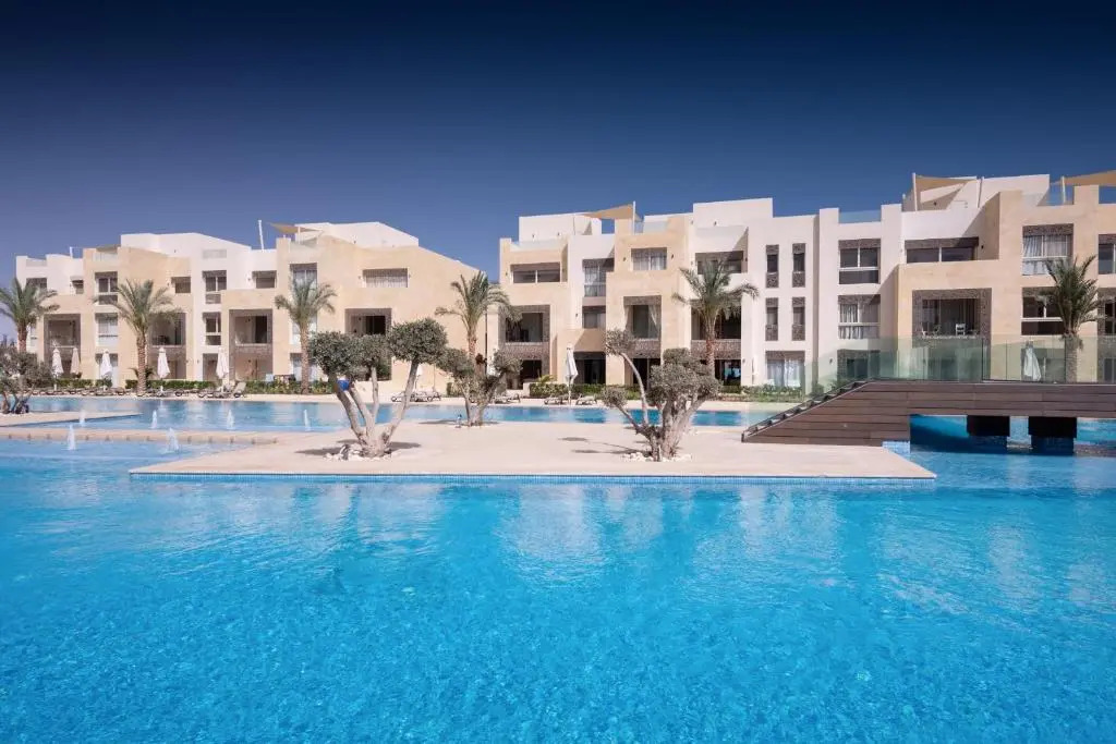 Earthy & Tranquil 1 BR Apt with Pool & Beach Access