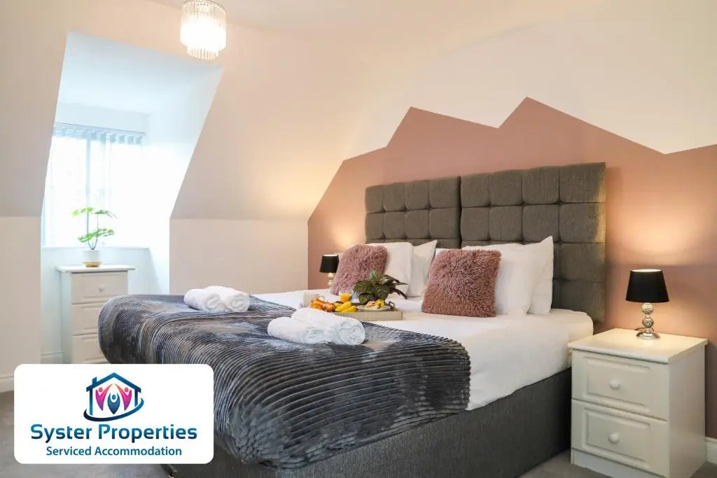 Syster Properties- Leicester Large 3 double bedroom Home