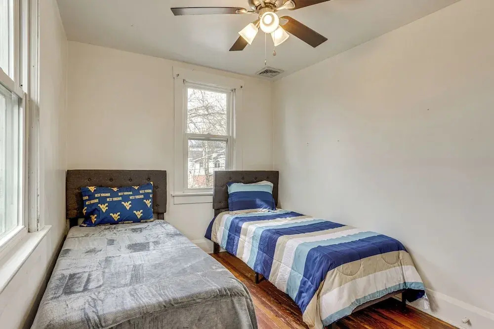 Near University Ave! Pet-friendly 3BR w/ Foosball!