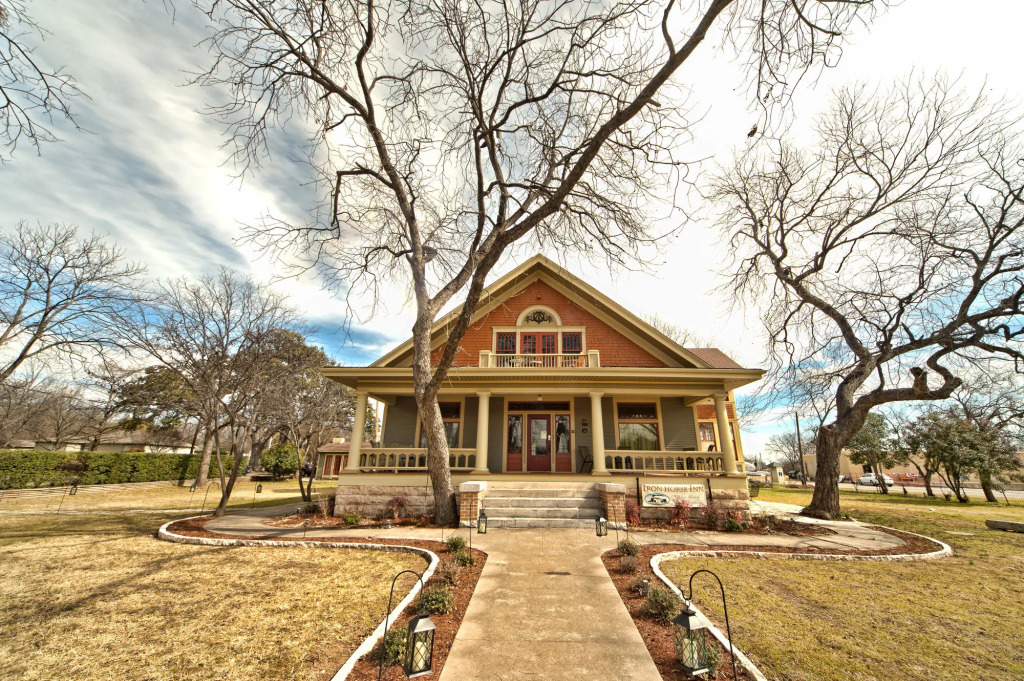 Iron Horse Inn