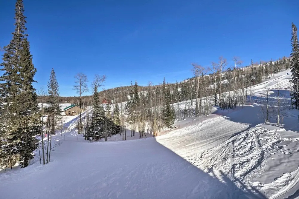 Slopeside Condo With Hot Tub + Game Room Access!