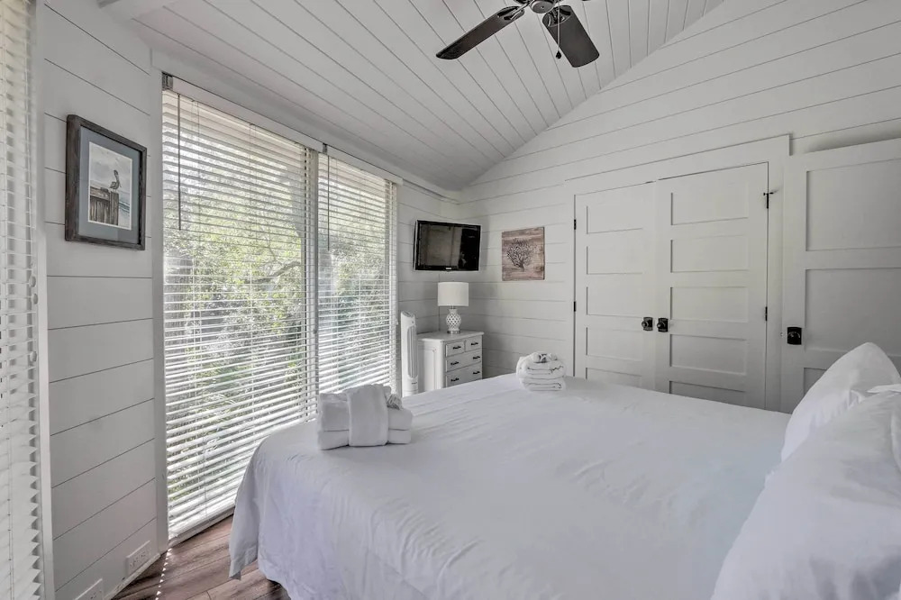 Ocean-view Treetop Escape w/ Fire Pit!